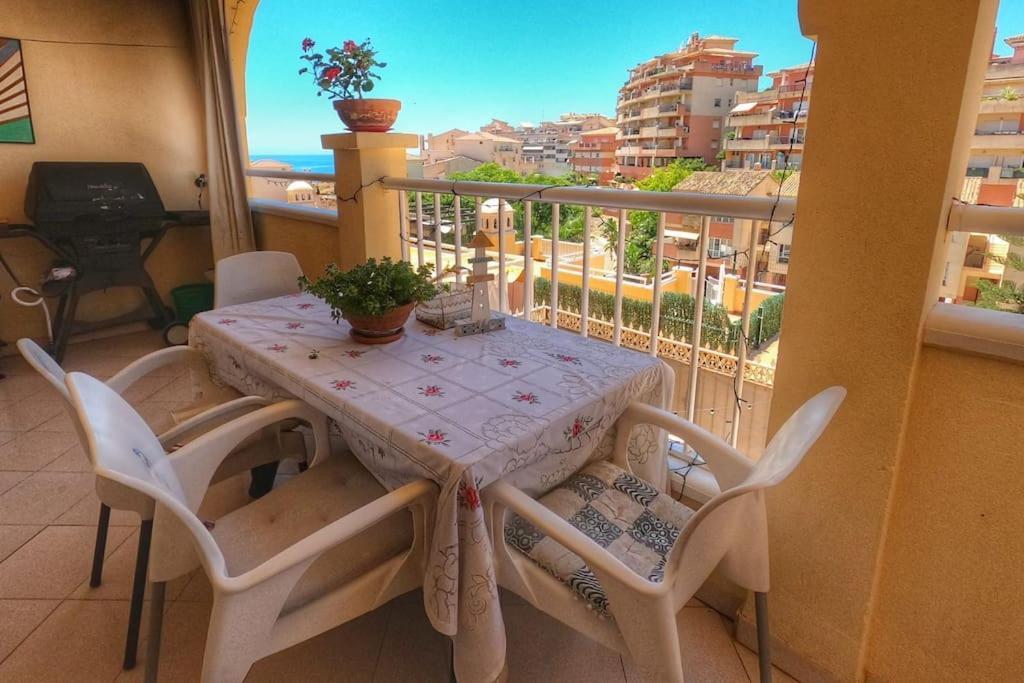 Room With Sea And Mountain Views Habitacion En Piso Compartido Para 1 O 2 Personas Benalmadena Luaran gambar